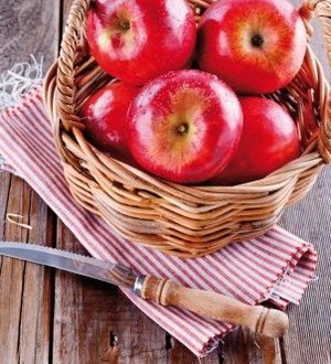basket with red apples