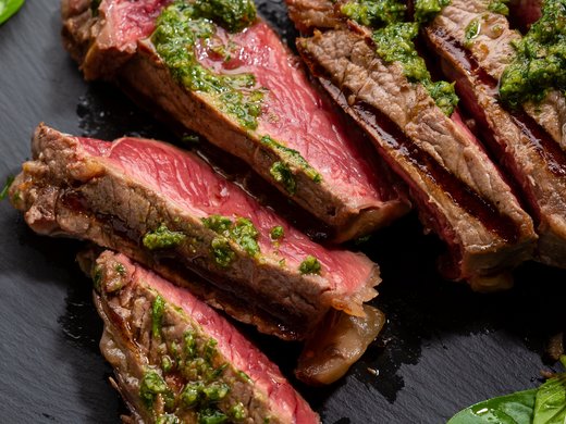Borrego com pesto e crosta de broa