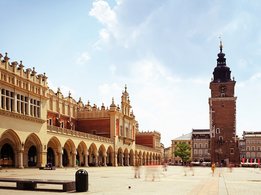 A Principal Praça do Mercado em Cracóvia, Polónia